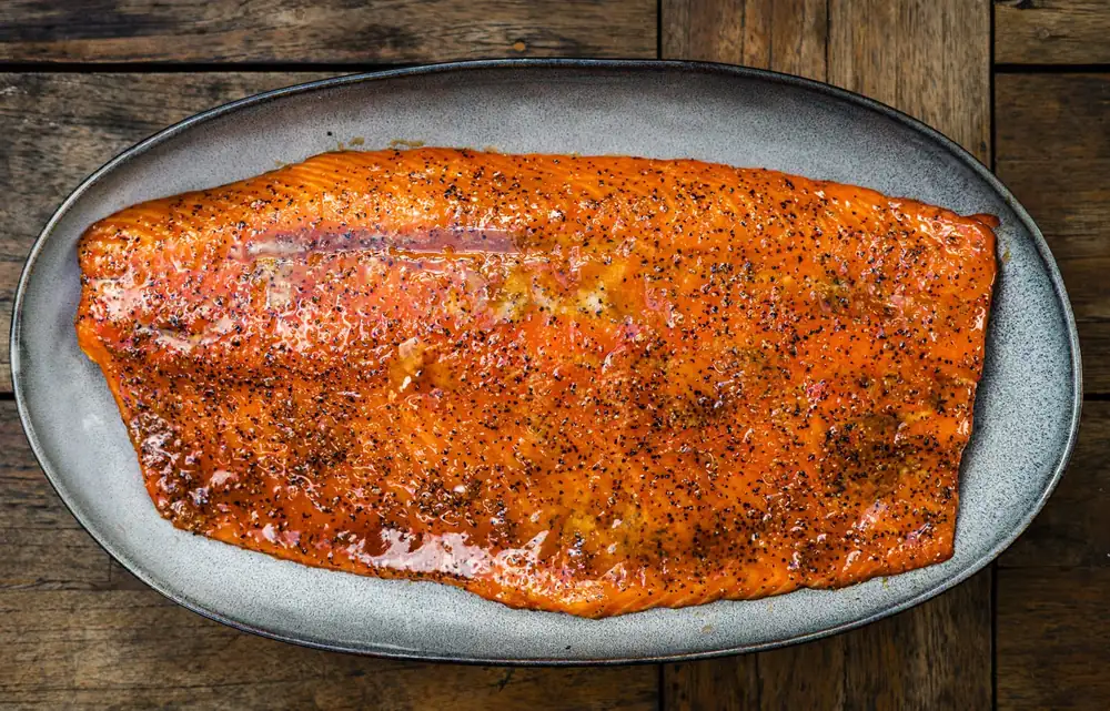 Salmón ahumado a la parrilla de pellets