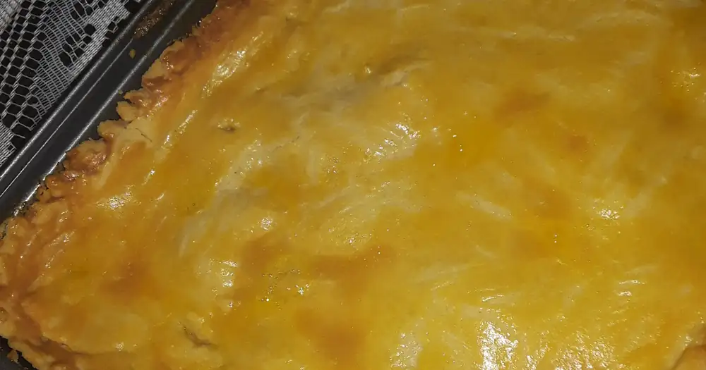 Recipe for a simple chicken pot pie made in a pressure cooker, submitted by Dayana Andrade