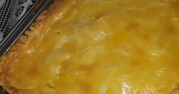 Recipe for a simple chicken pot pie made in a pressure cooker, submitted by Dayana Andrade