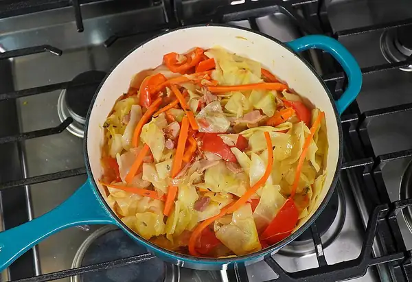 Simple and Tasty Steamed Cabbage With Ham