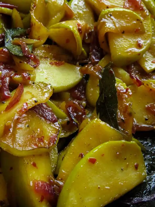 apple and onion fried(vegan, vegetarian)