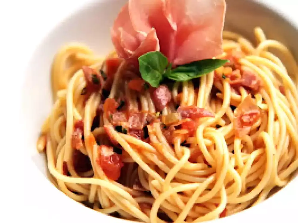 Recipe for spaghetti with prosciutto flambéed in vodka