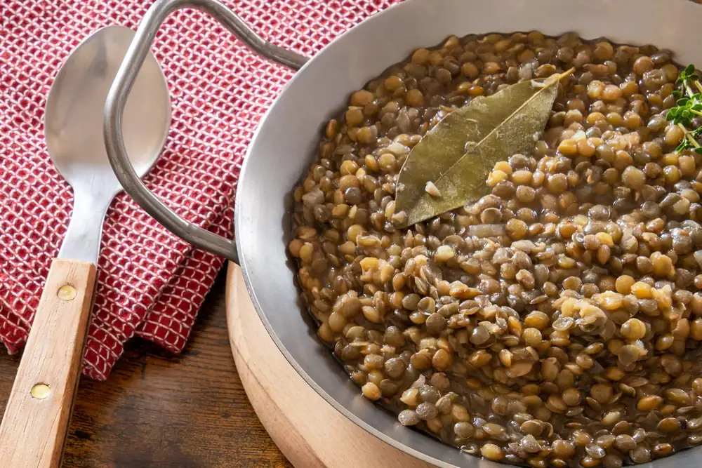 Boiling lentils in water makes them lose their flavor: an Italian chef uses a different method to cook them