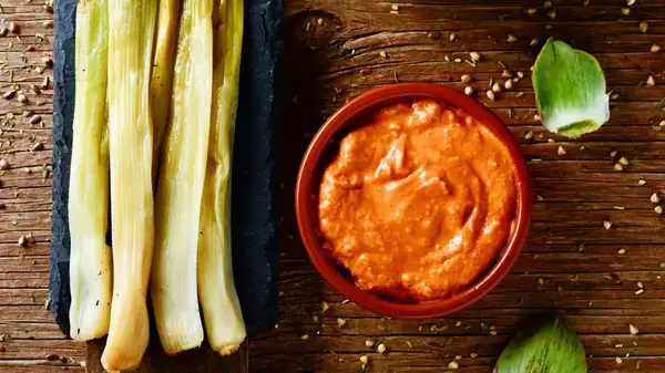 ¿Qué es la salsa Romesco y de qué está hecha?