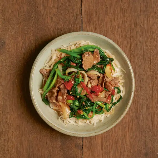 Stir-Fried Phở Noodles With Beef