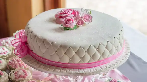 The Reason Fondant Frosting Is So Popular For Wedding Cakes