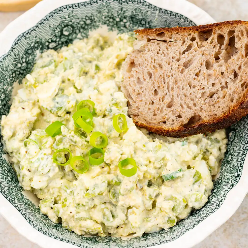 Broad bean and egg paste