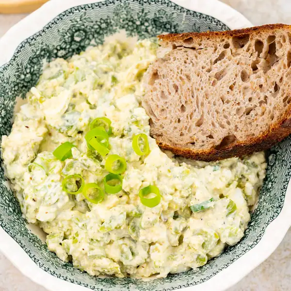 Broad bean and egg paste