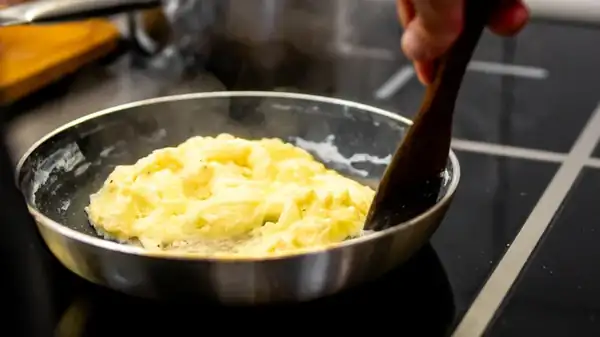 The Folding Technique For Aesthetically Beautiful Scrambled Eggs