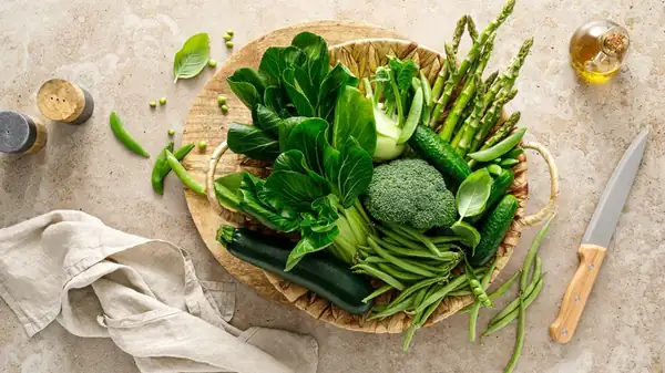 The Pantry Staple That Can Keep Your Cooked Veggies Green