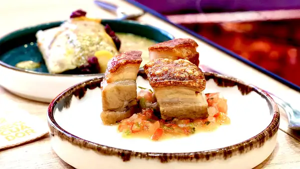 Pork rib with crackling and money water. Santiago Granda at the School of Chefs