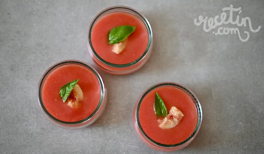 Gazpacho de tomate e hígado