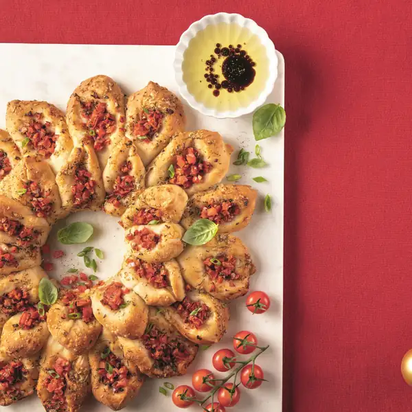 Bruschetta crown with flavored oil and balsamic sauce
