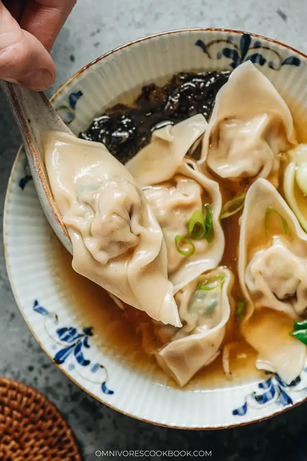 Shanghai Wonton Soup (上海大馄饨)