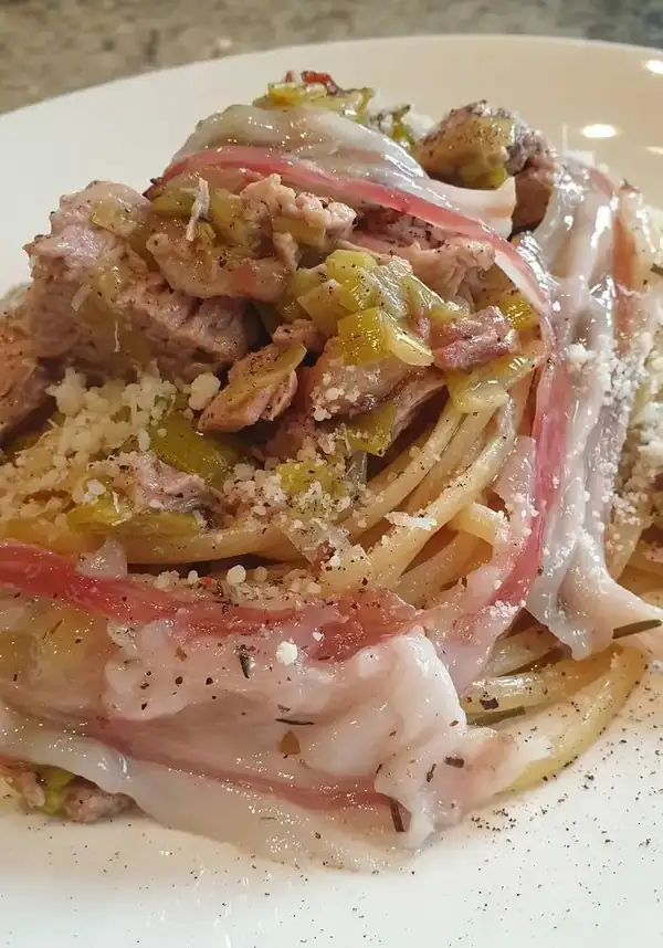 Linguine with bacon, leek, tuna and rosemary
