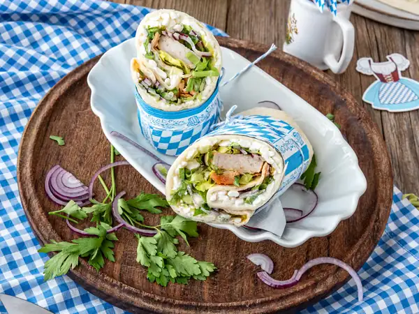 Wrap de pollo asado para el bufé del Oktoberfest: sencillo, rápido y delicioso