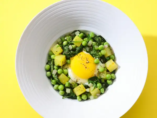 Shakshuka with peas and tarragon
