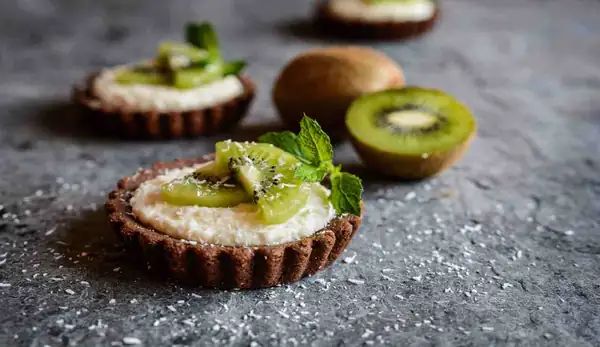 Mini chocolate tarts with coconut and kiwi