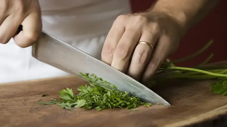 Para potenciar al máximo el sabor de tus ensaladas de verano, concéntrate en el aderezo