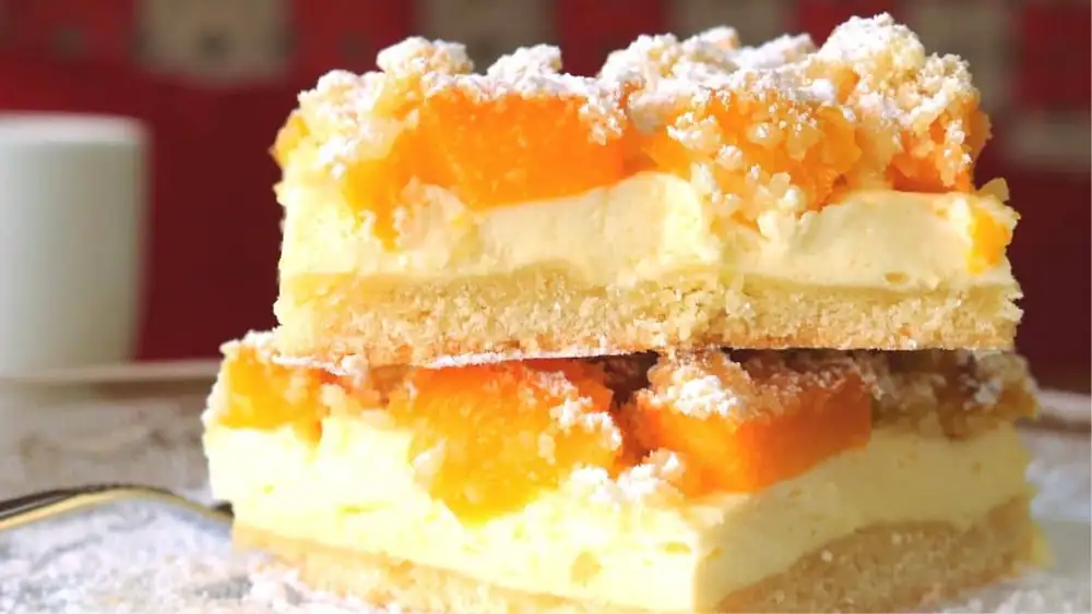 German Cheese Cake with Crumble and Fruit