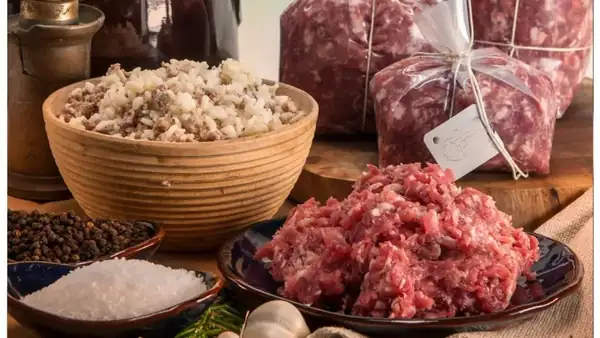 In Veneto, a non-stuffed sausage is prepared (it was used to check the quality of the sausages)