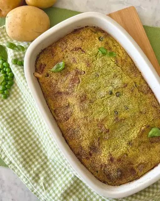 Potato and green pea pie with smoked bacon and scamorza cheese 😋