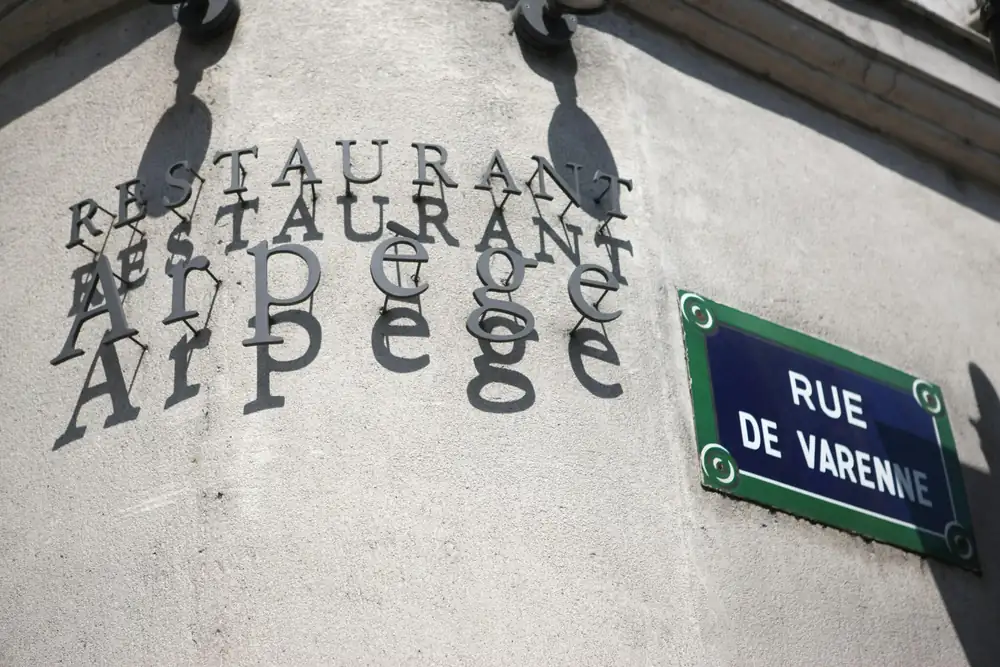 El restaurante parisino Arpège, galardonado con una estrella Michelin, adopta un menú basado en plantas