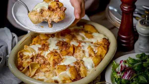 Bolognese mac'n cheese – a delicious combo of Italian and American classics