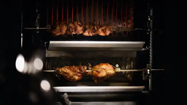 In Rome, the Parioli restaurant that has become a brand (and where the rotisserie is a ritual)