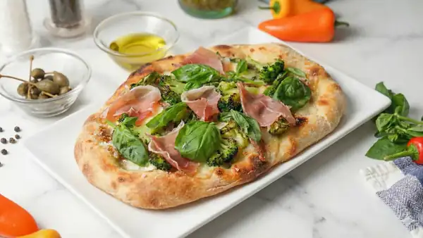 What is Pinsa? We explain why it's popular in Italy and how it differs from pizza