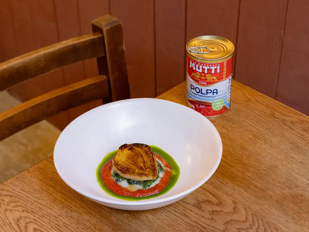 Recipe: Grilled sweet onions, fresh goat cheese and Mutti Polpa sauce