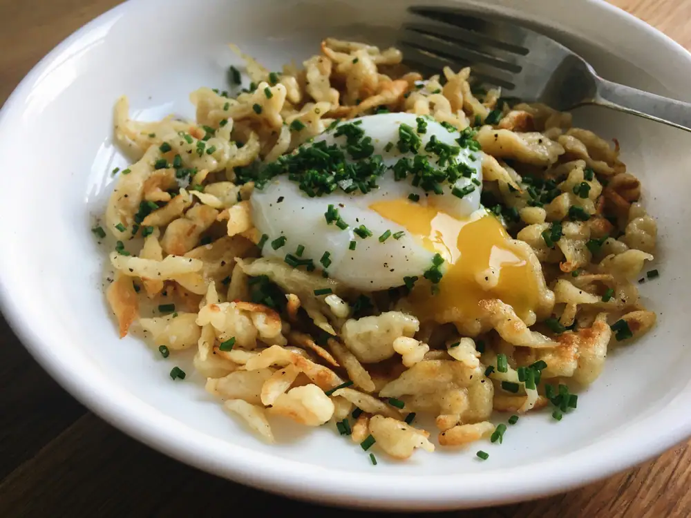 Los spaetzle son la pasta más fácil de preparar en casa (¿o es una especie de albóndiga?).