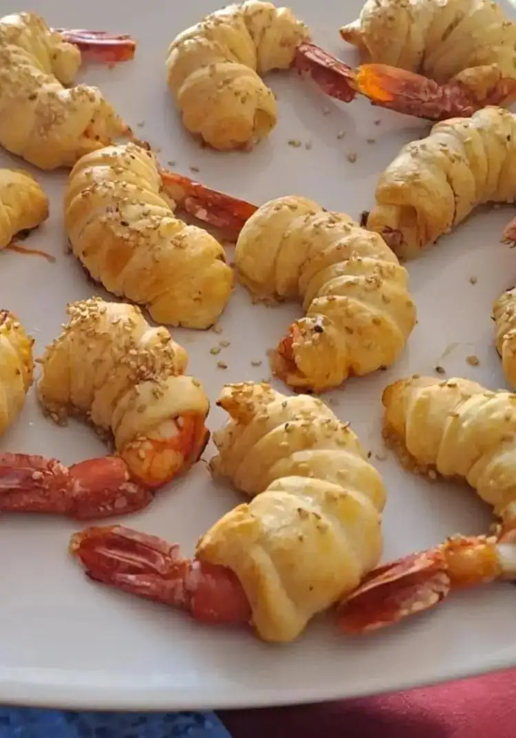 Shrimp in a puff pastry crust