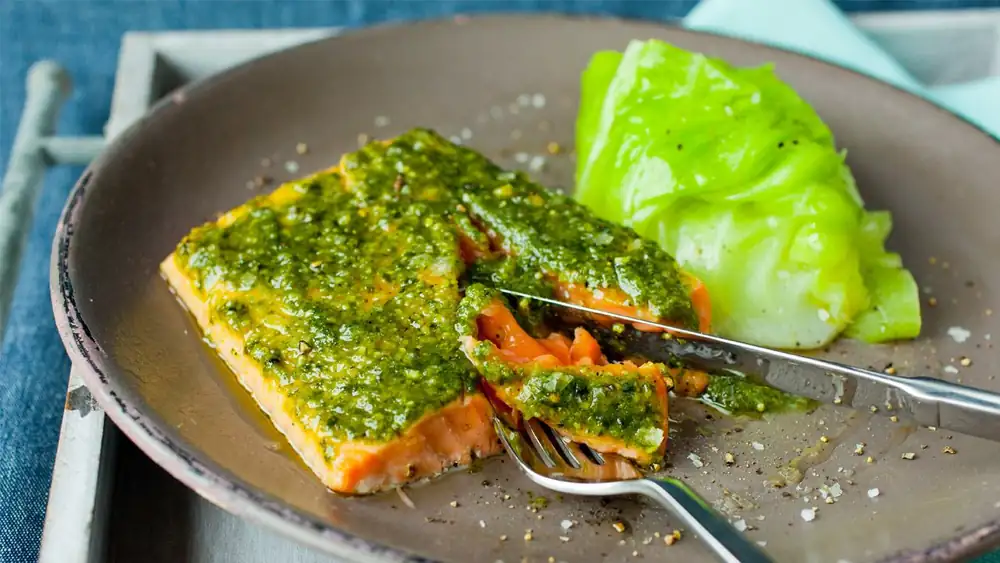 Salmón con pesto