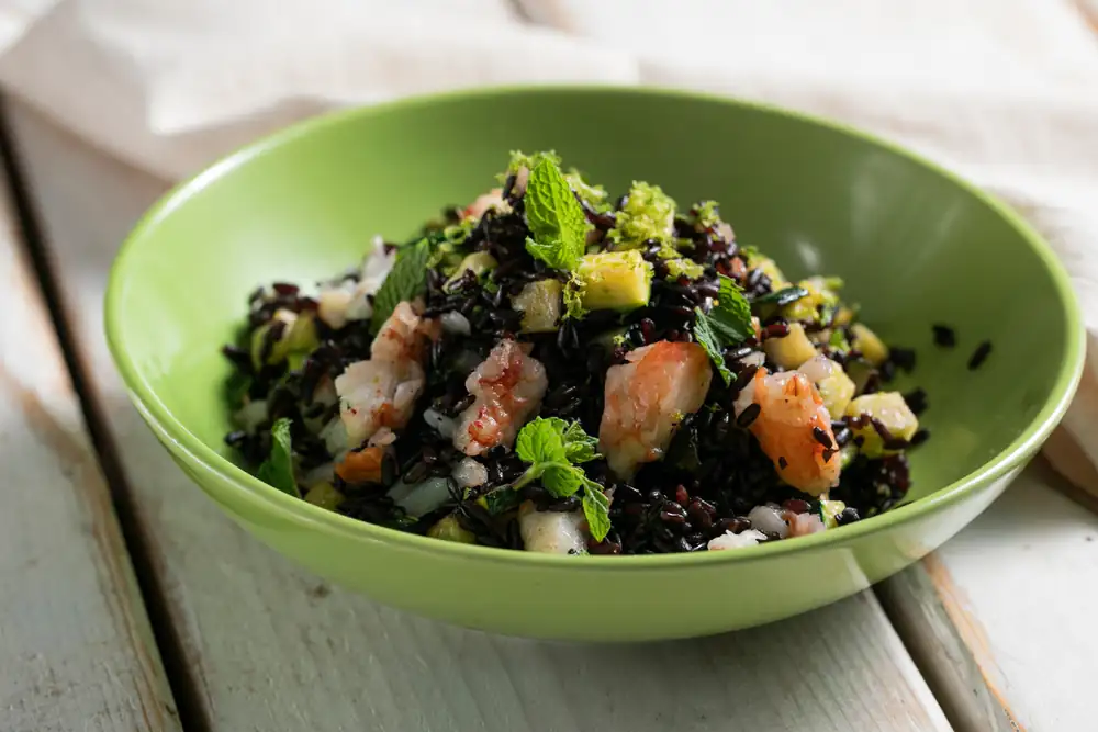 Venere rice with shrimp, zucchini and mint