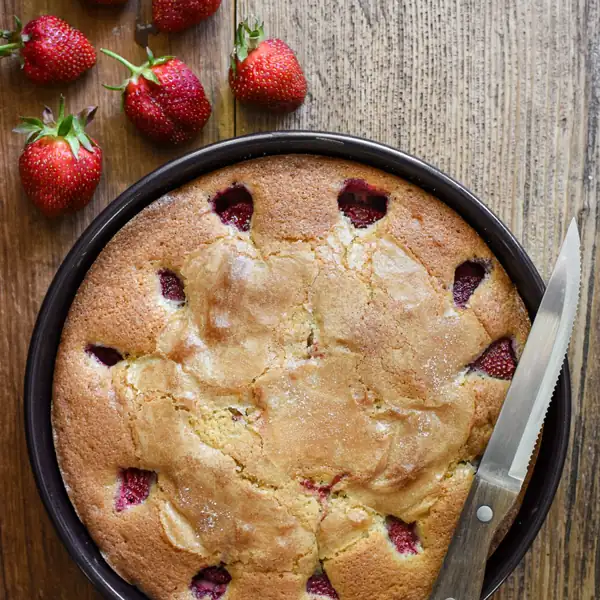 Fresh Strawberry Moelleux Cake