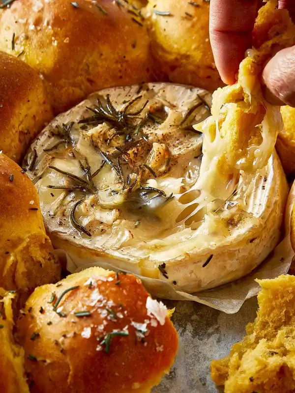 Pan de batata con salsa de queso