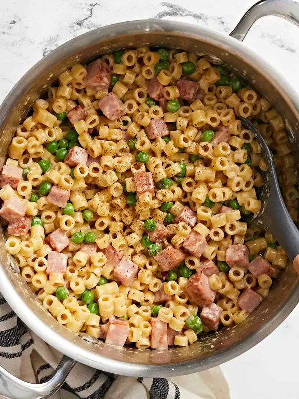 This One-Pot Pasta with Peas and Ham Is Weeknight Magic