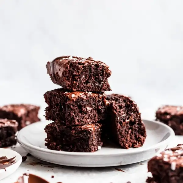 Brownies de mantequilla de almendras sin harina, con textura cremosa