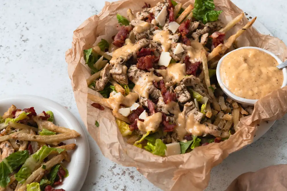 Loaded fries med kylling