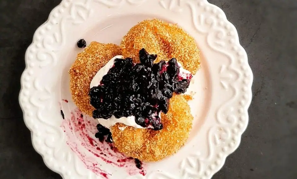 Sweet Cottage Cheese Dumplings: Romanian Papanași Fierți