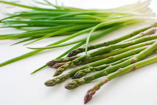 Saewu Ganghwe (Spring Onion Tied Shrimp and Asparagus)