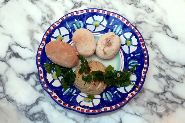 Recipe for blond lentil hummus, parsley oil, Lebanese bread