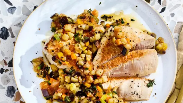 Low Carb & High Protein: Turkey medallions with roasted vegetables