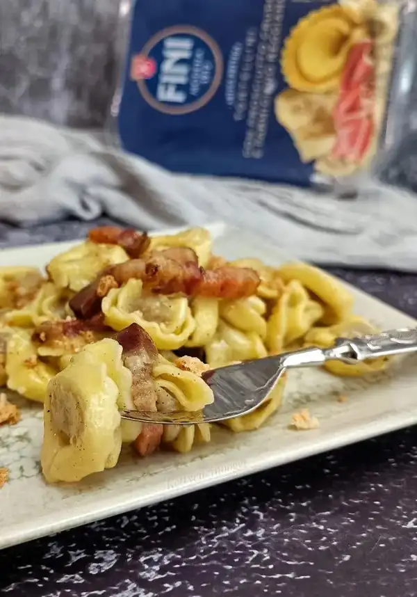 TORTELLINI ALLA GRICIA CON AMARETTI