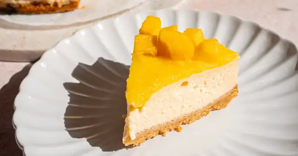 Tarta de queso con mango