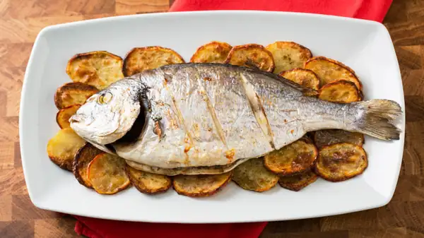 Baked sea bream with potatoes