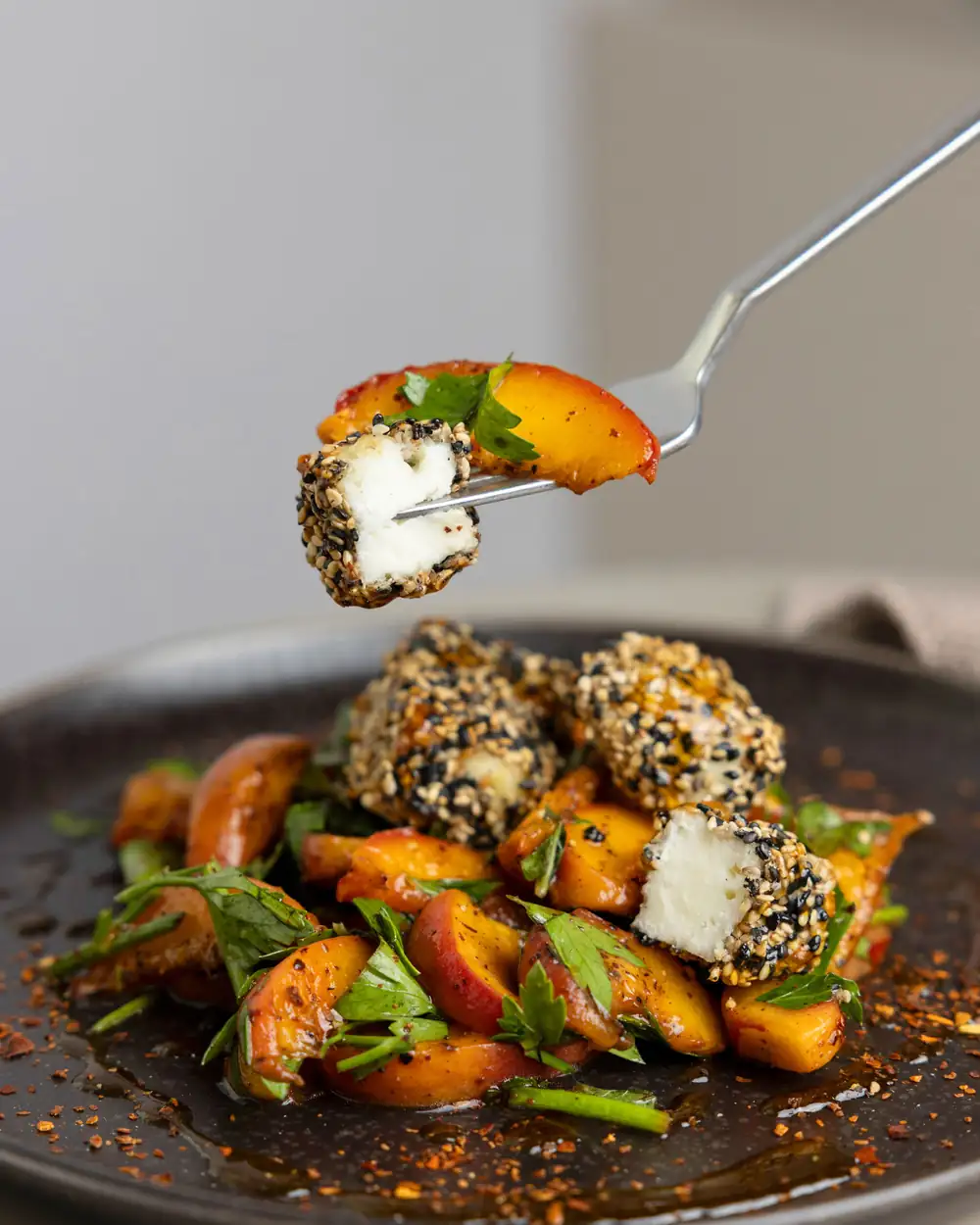 Peach salad with crispy halloumi bites