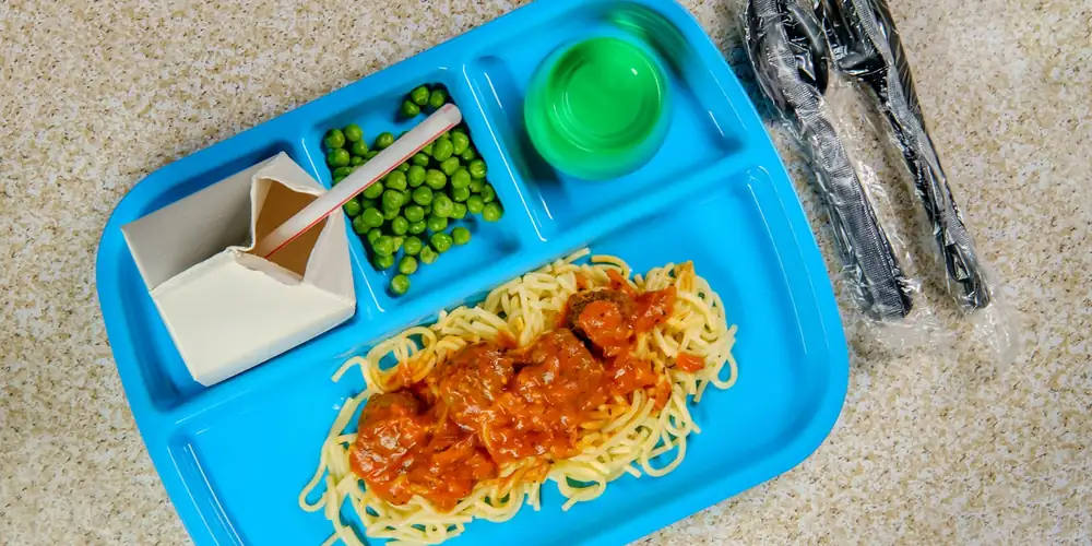 ¿Qué está haciendo bien Europa en lo que respecta al desperdicio de alimentos en las escuelas?
