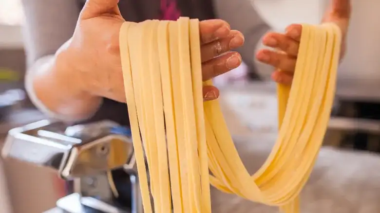 How To Use Sourdough Discard To Make Flavorful Pasta